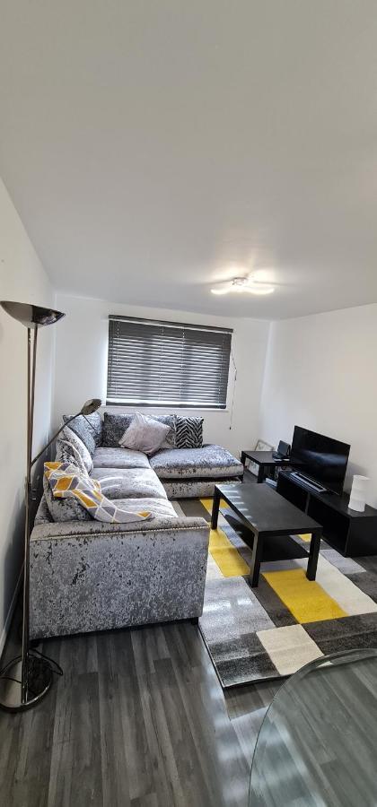 1 Bedroom Service Apartment With Netflix West Thurrock Exterior photo