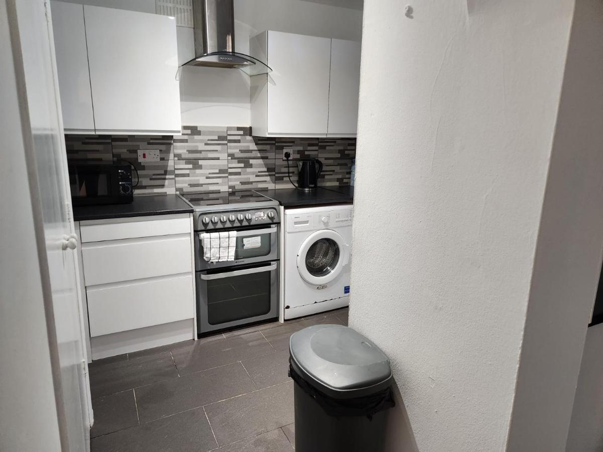 1 Bedroom Service Apartment With Netflix West Thurrock Exterior photo