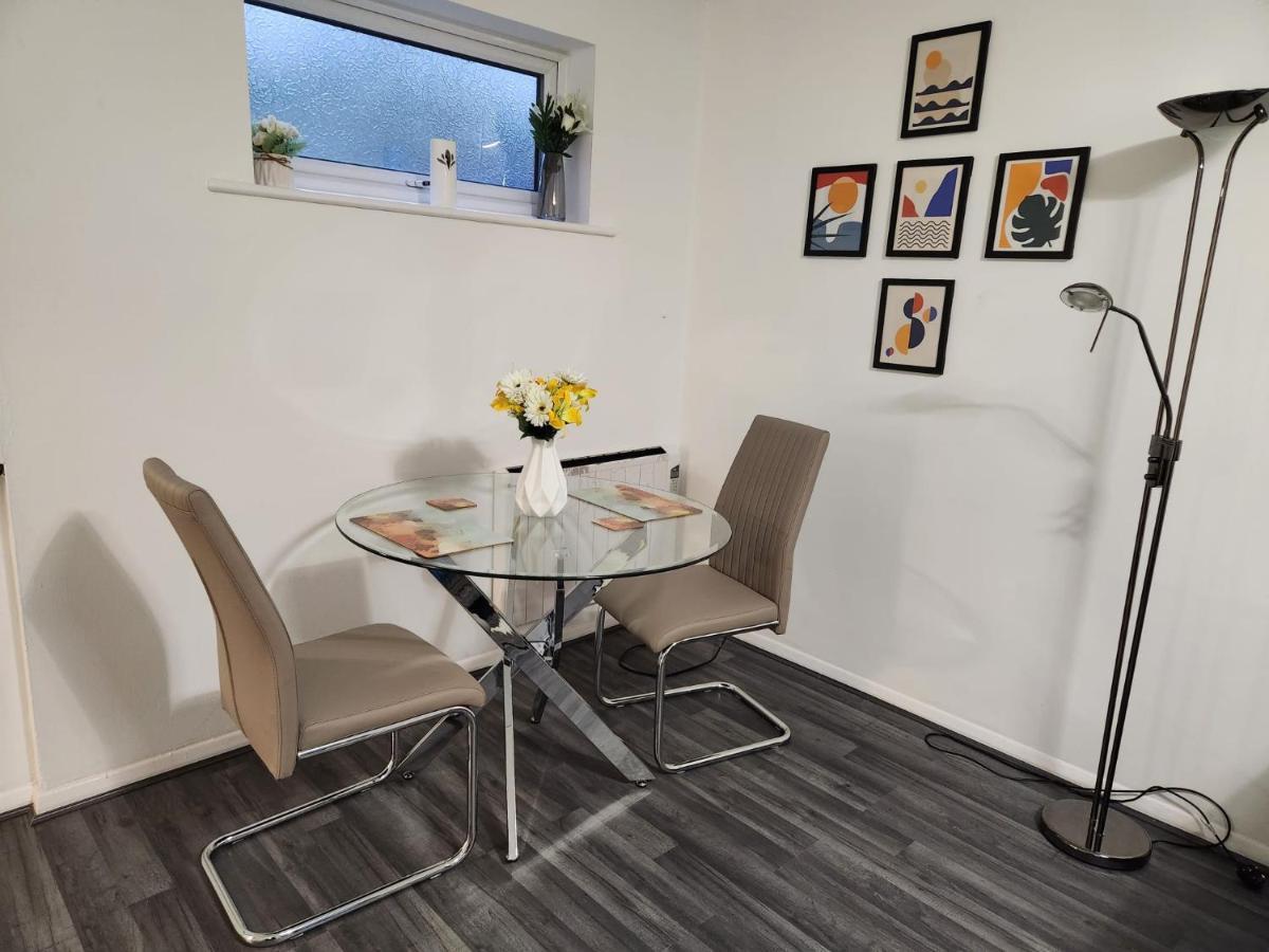 1 Bedroom Service Apartment With Netflix West Thurrock Exterior photo